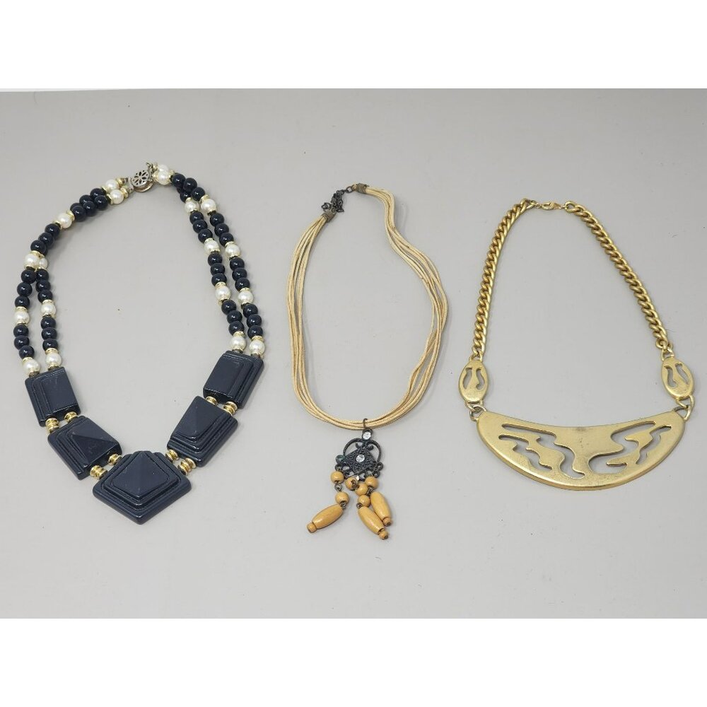 Lot‎ of 3 Vintage Necklaces Gold Necklace/Black Lucite/Beaded Necklaces